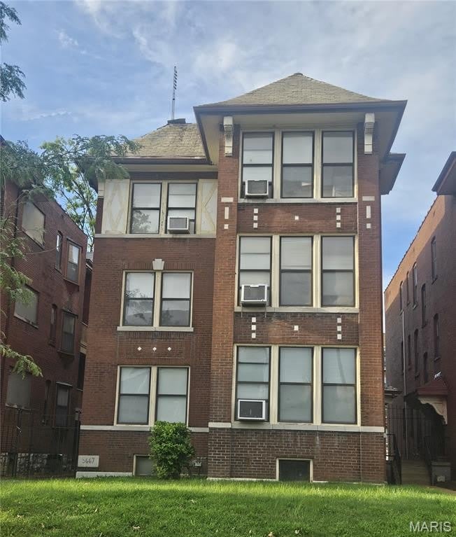 5667 Waterman Boulevard – photo 1