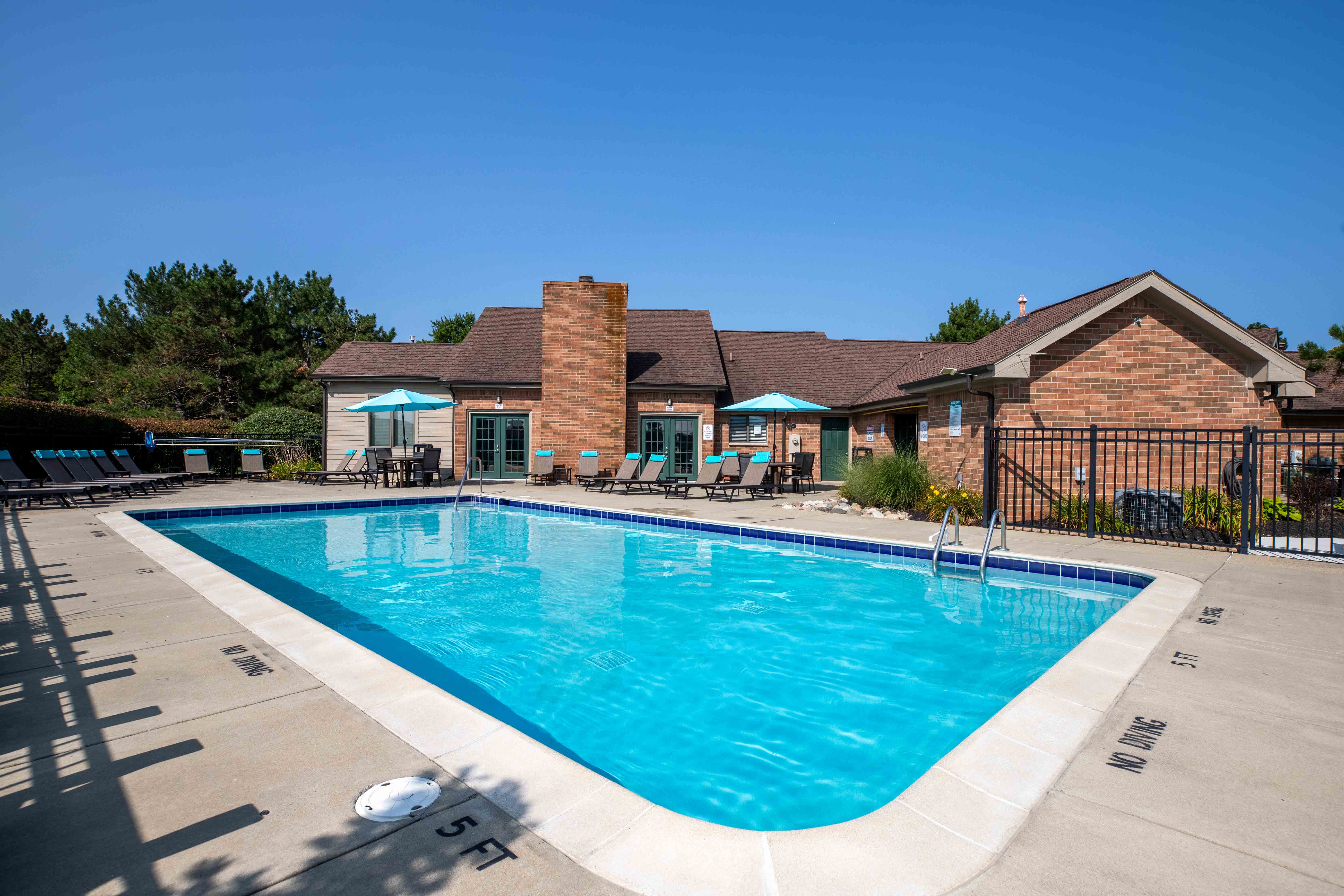 Pine Ridge Apartments – photo 1