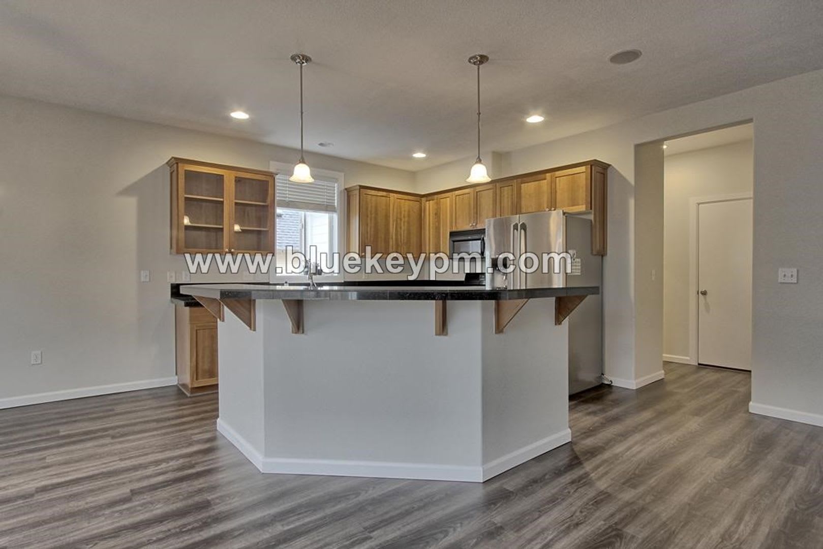 4 Bed 2 5 Baths Home With Primary Suite On Main Floor In Ridgefield – photo 5