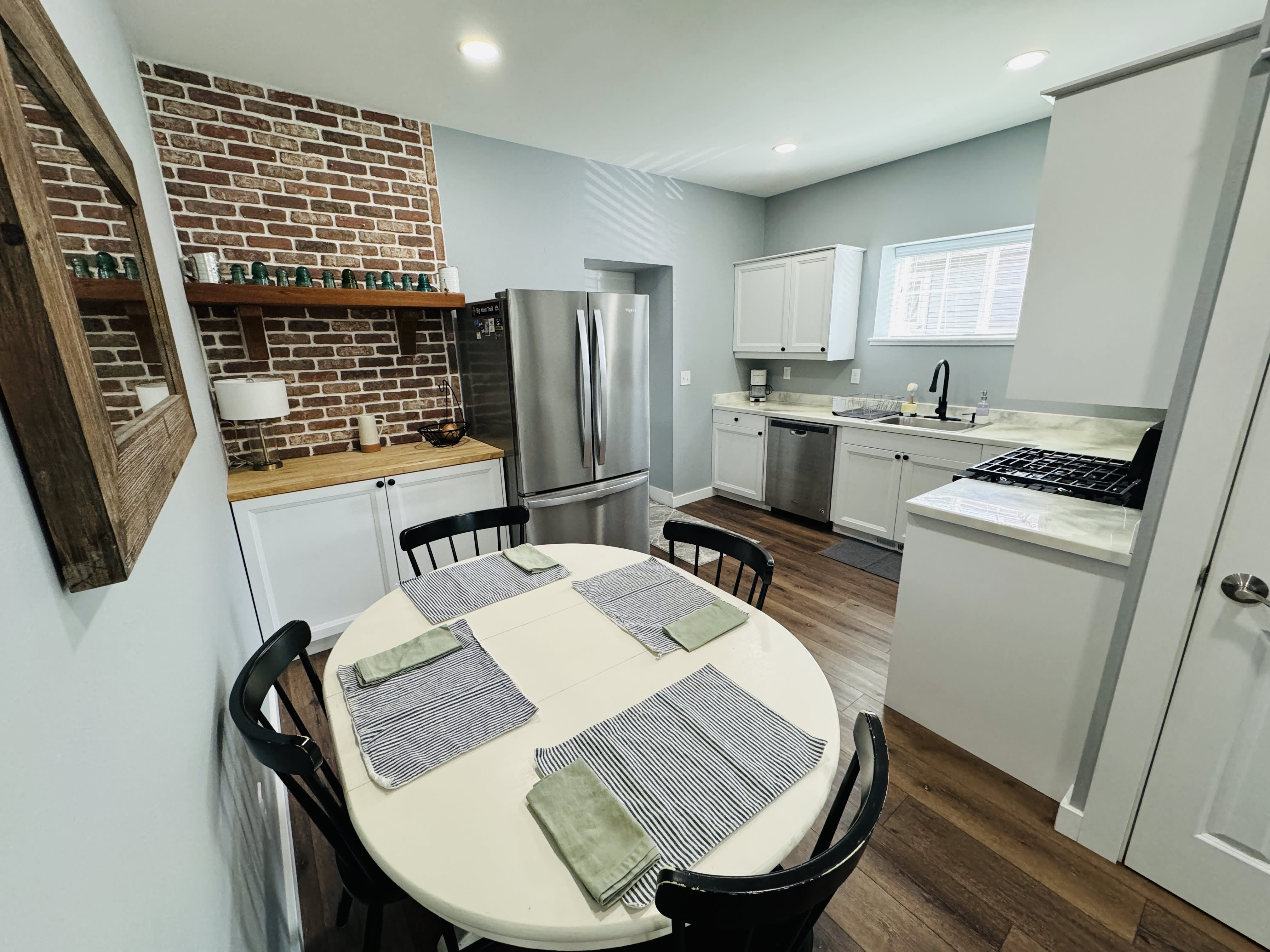 1139 North Gould Street – photo 3