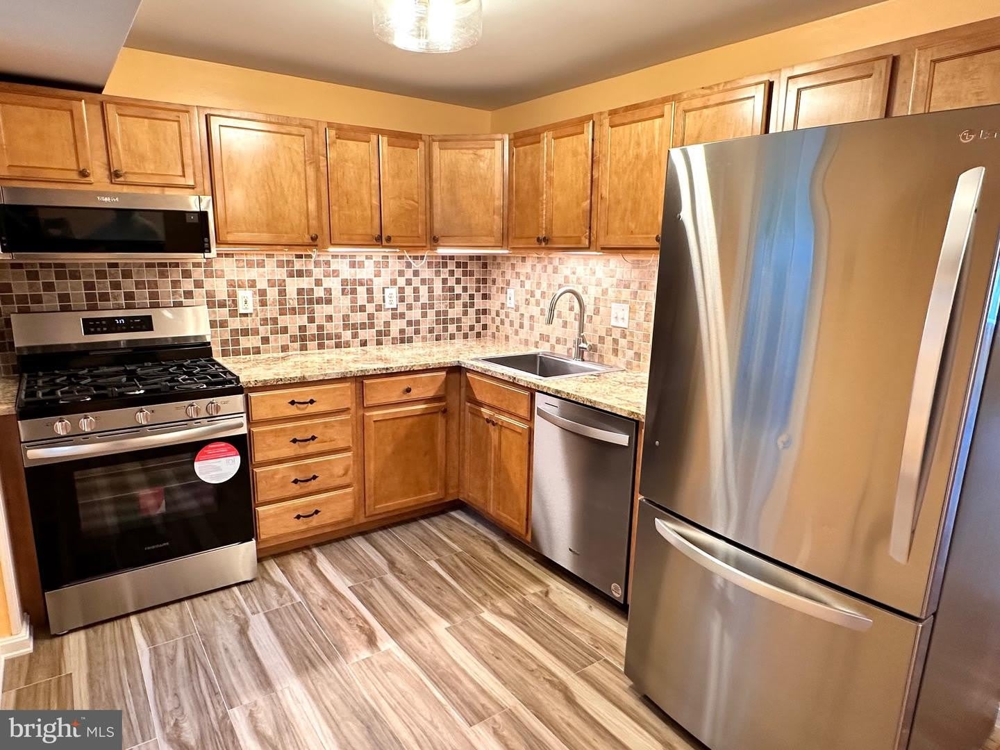 4311 CEDARLAKE CT – photo 5
