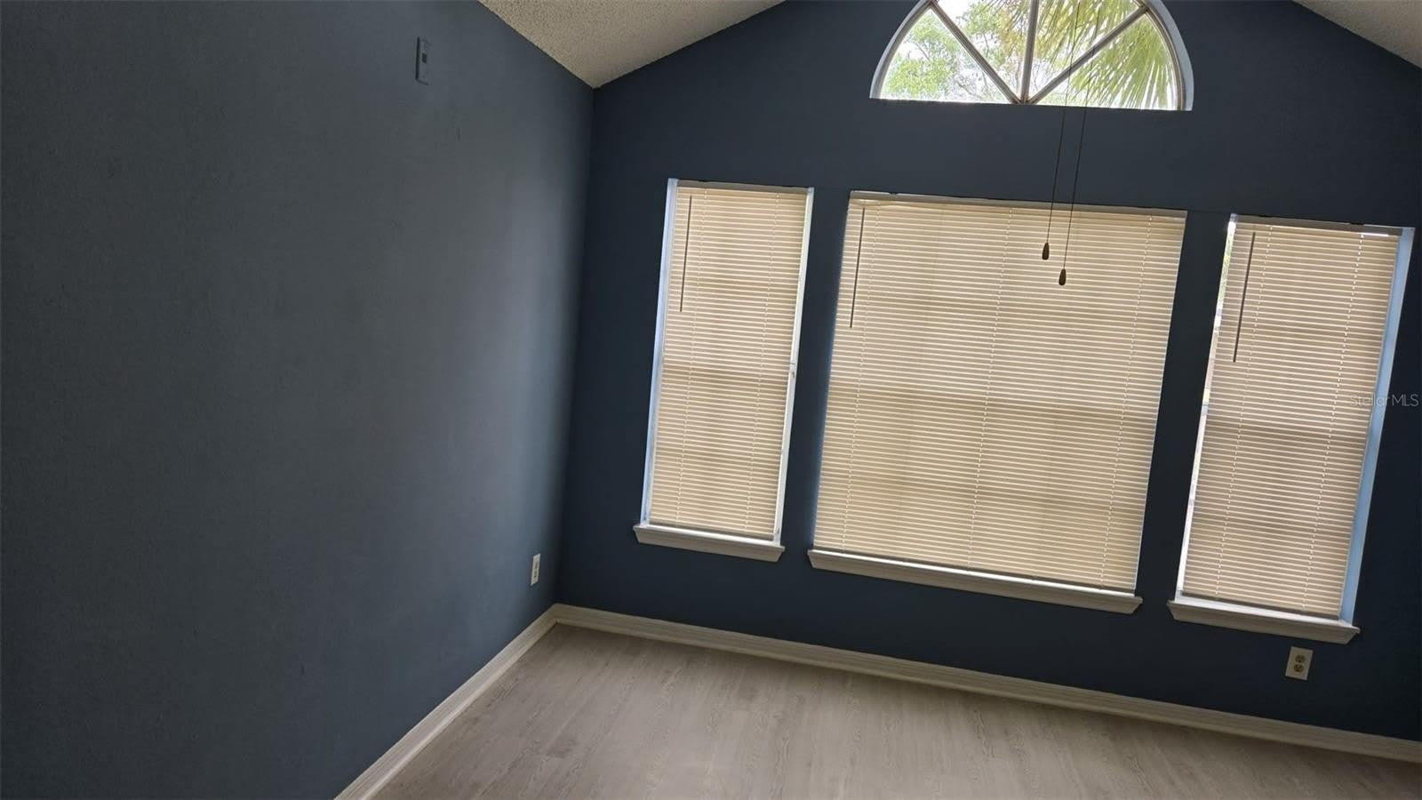 1055 S HIAWASSEE Road – photo 4