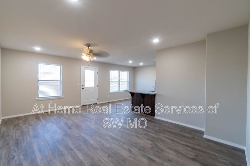1802 S 15th Ave – photo 4
