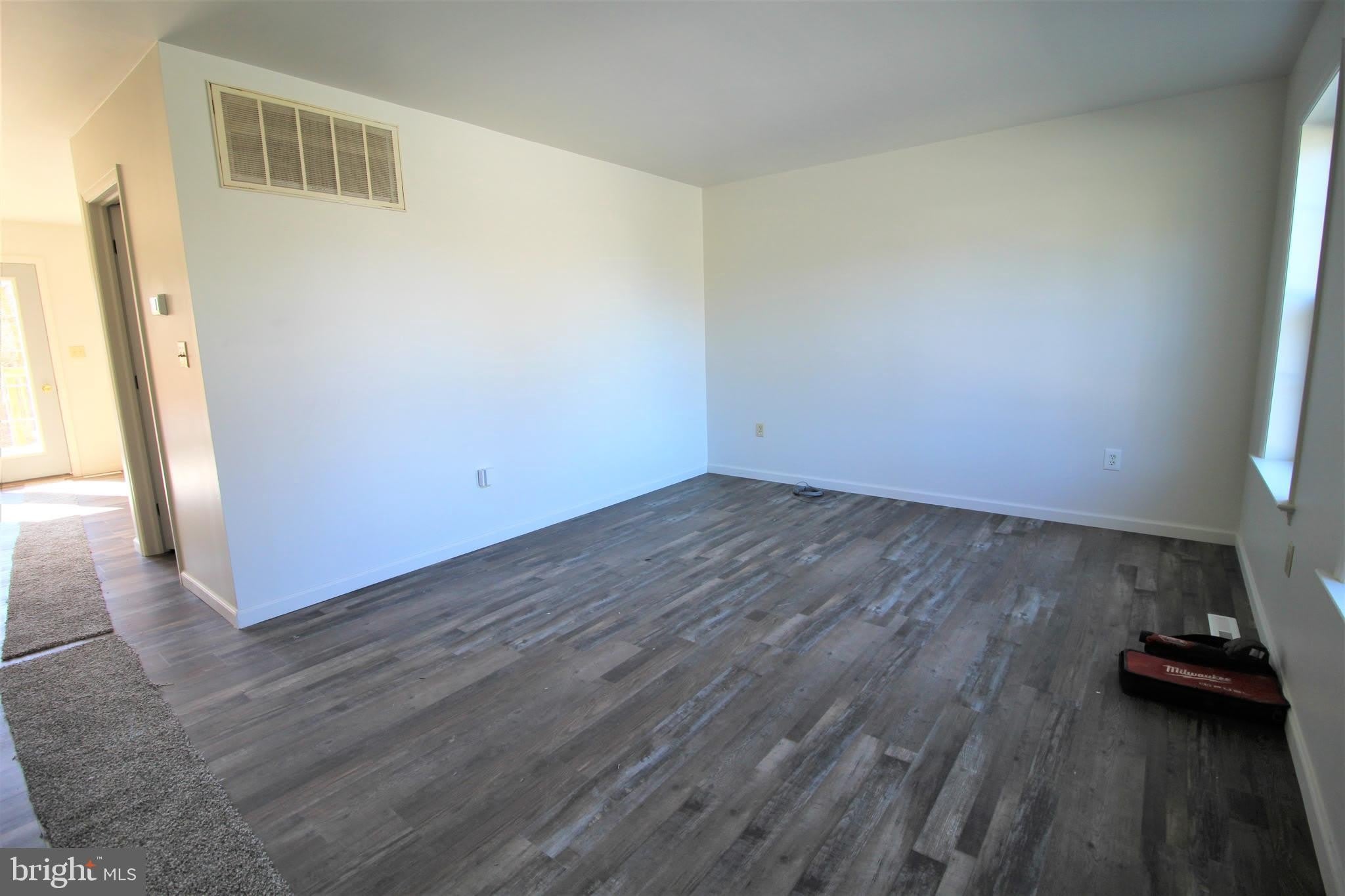 1431 VALLEY Road – photo 3