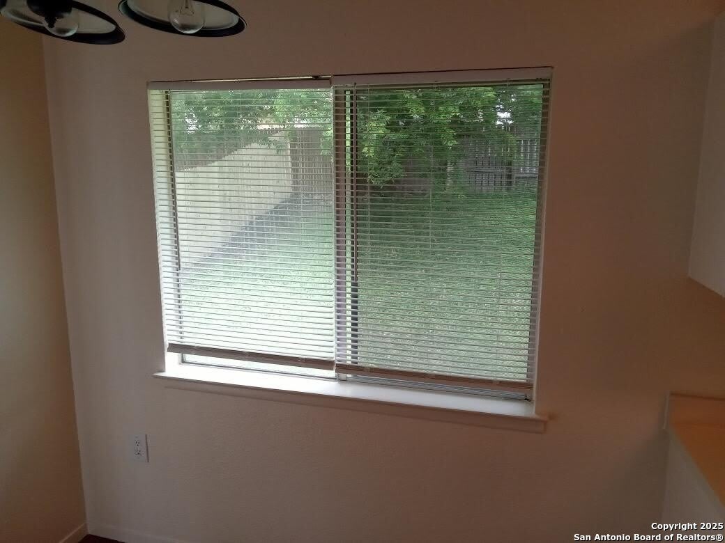 9835 Meadow Way – photo 4