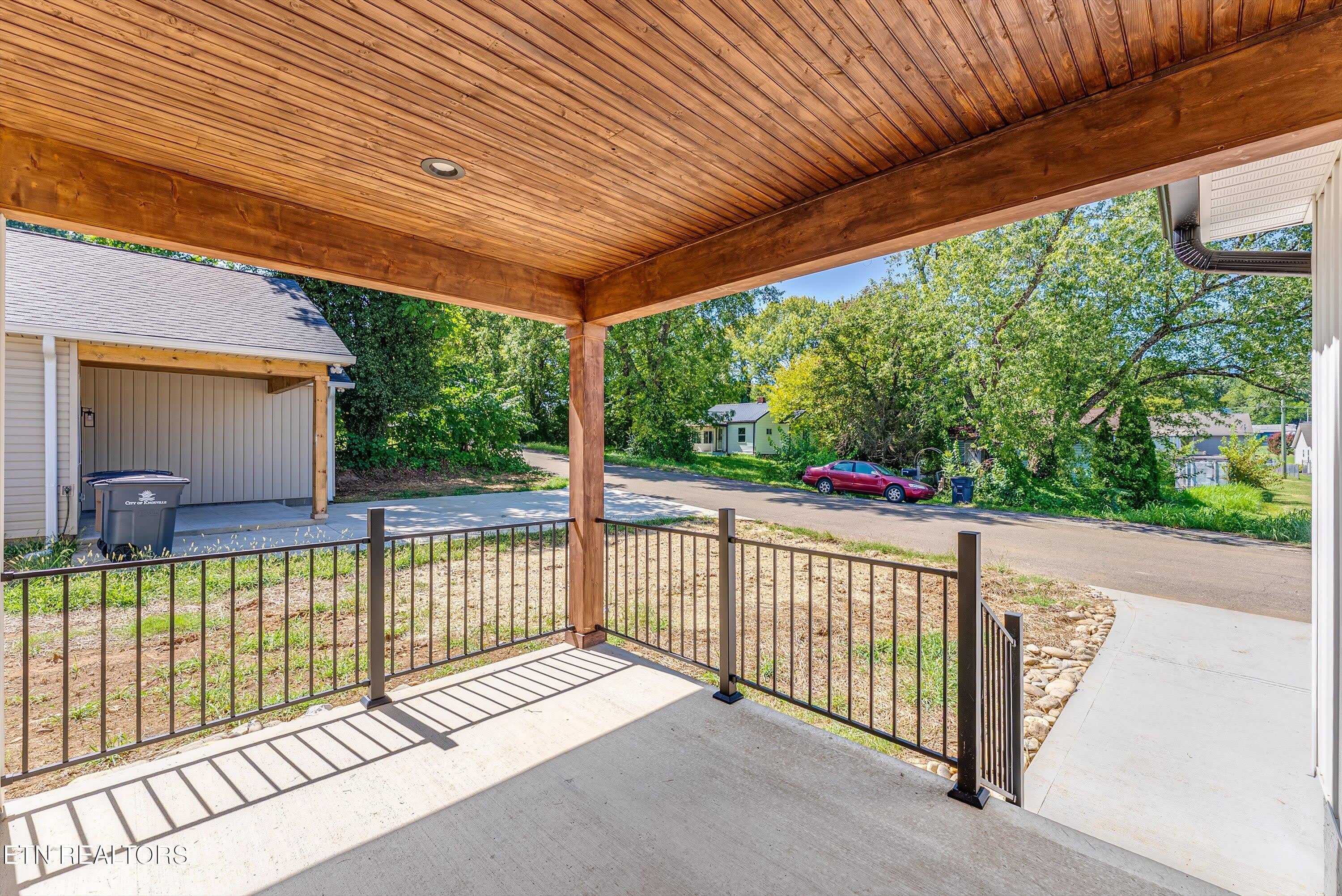818 W Anderson Ave – photo 5