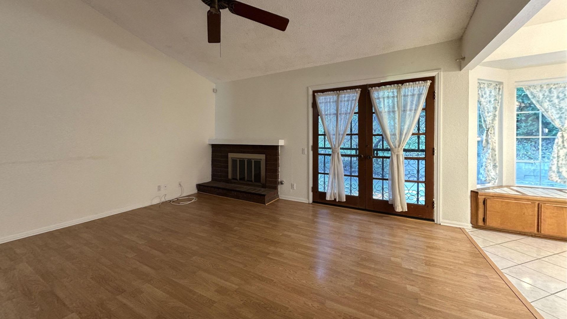 6064 Laura Ln Beautiful 3 Bedroom 2 Bathroom Home In North San Bernardino – photo 3