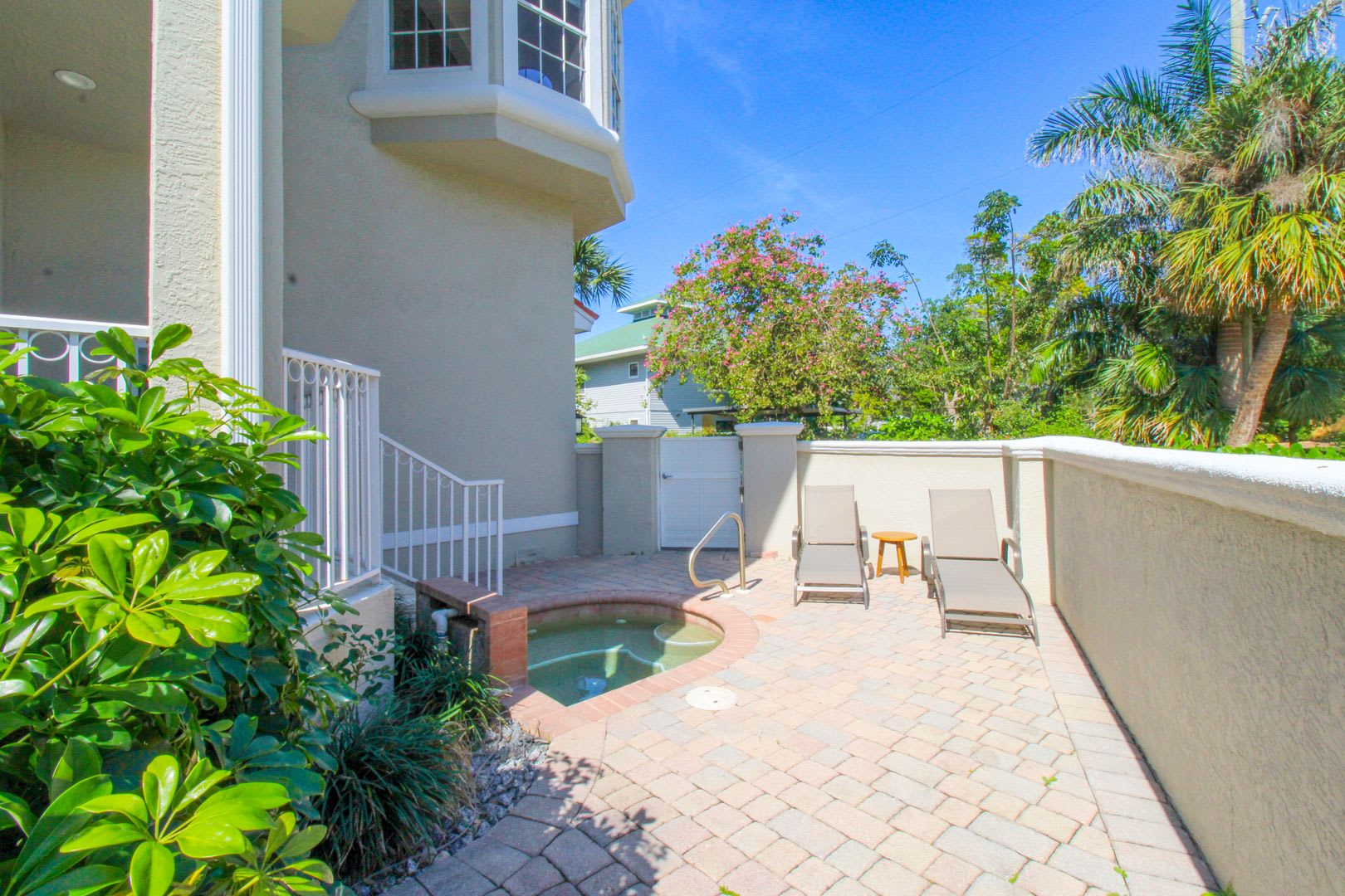Downtown Naples Seasonal Beautiful Villas Napoli Now Available – photo 5