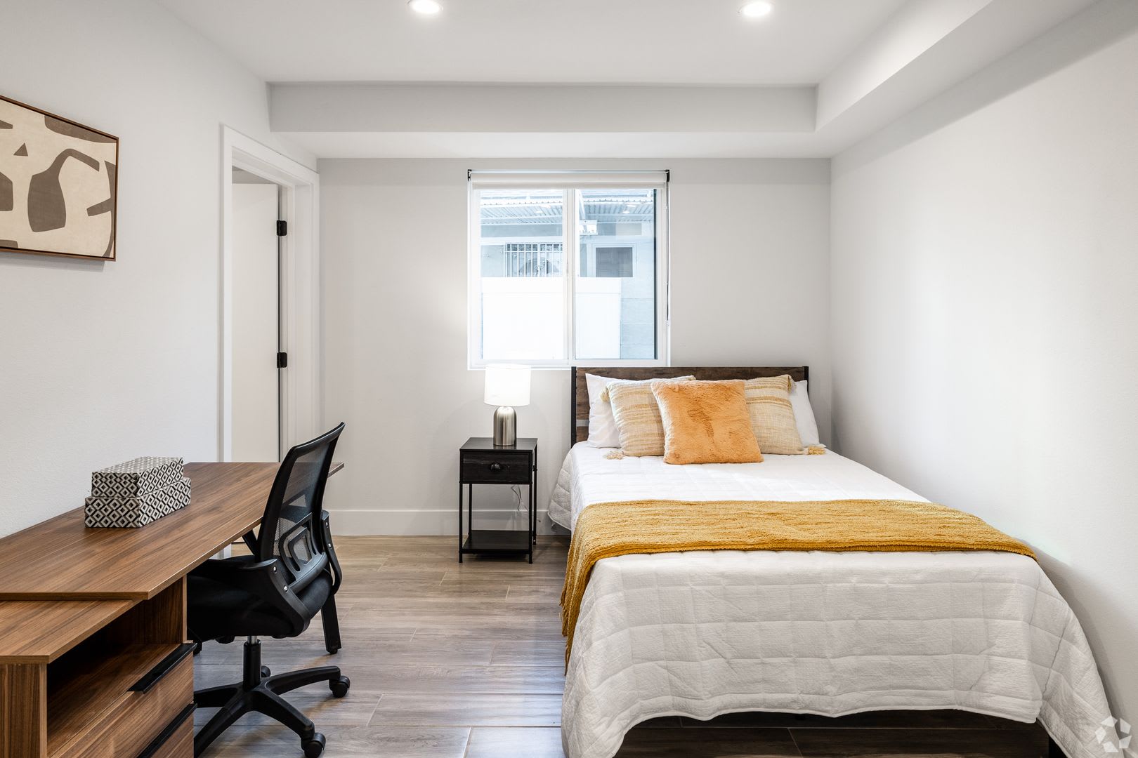 MH Liping 1137 W 37th Dr – photo 1