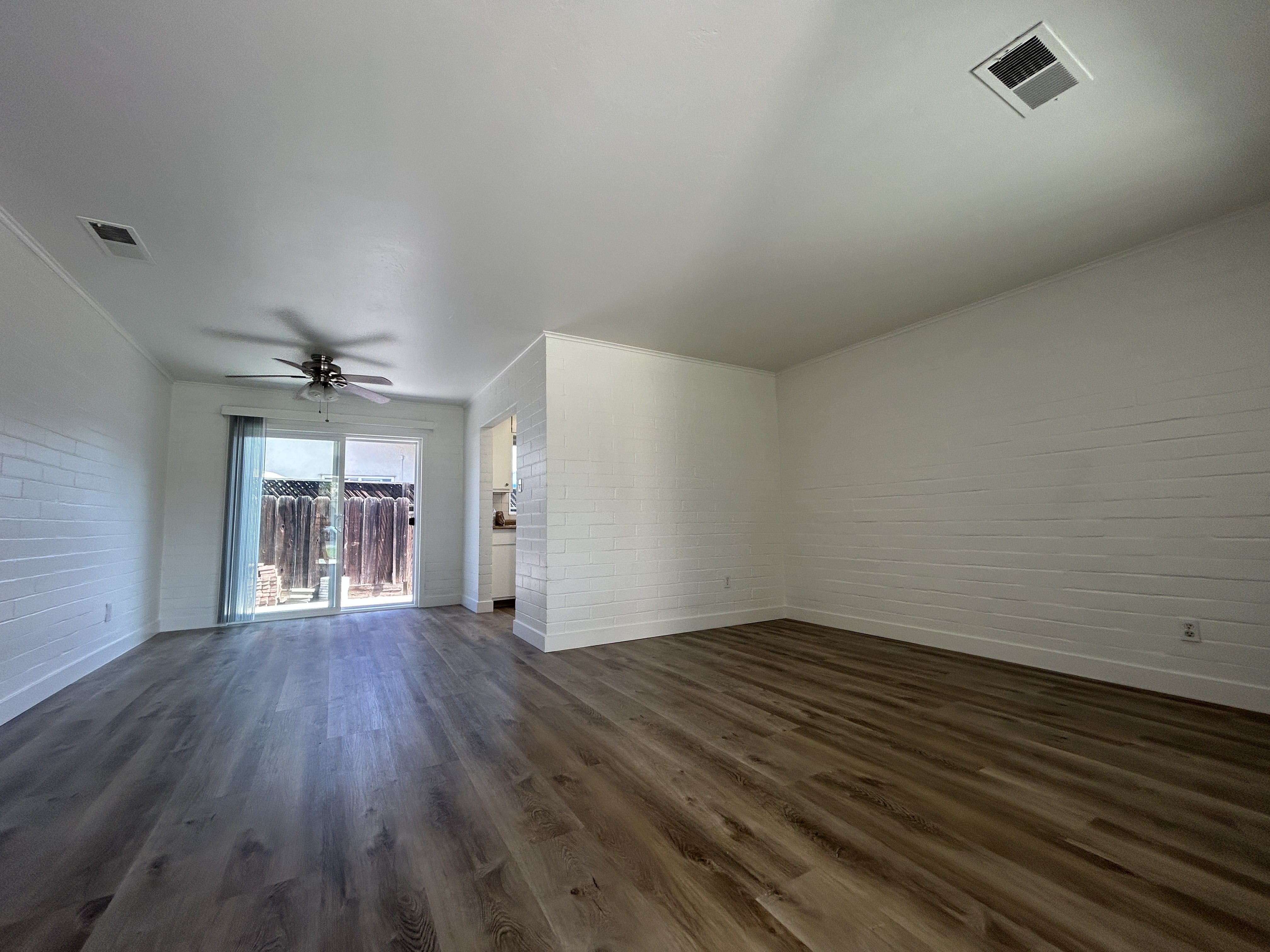 235 W Beverly Pl – photo 2