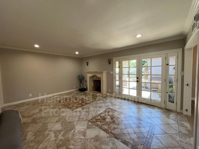 15358 Leadwell St. – photo 4