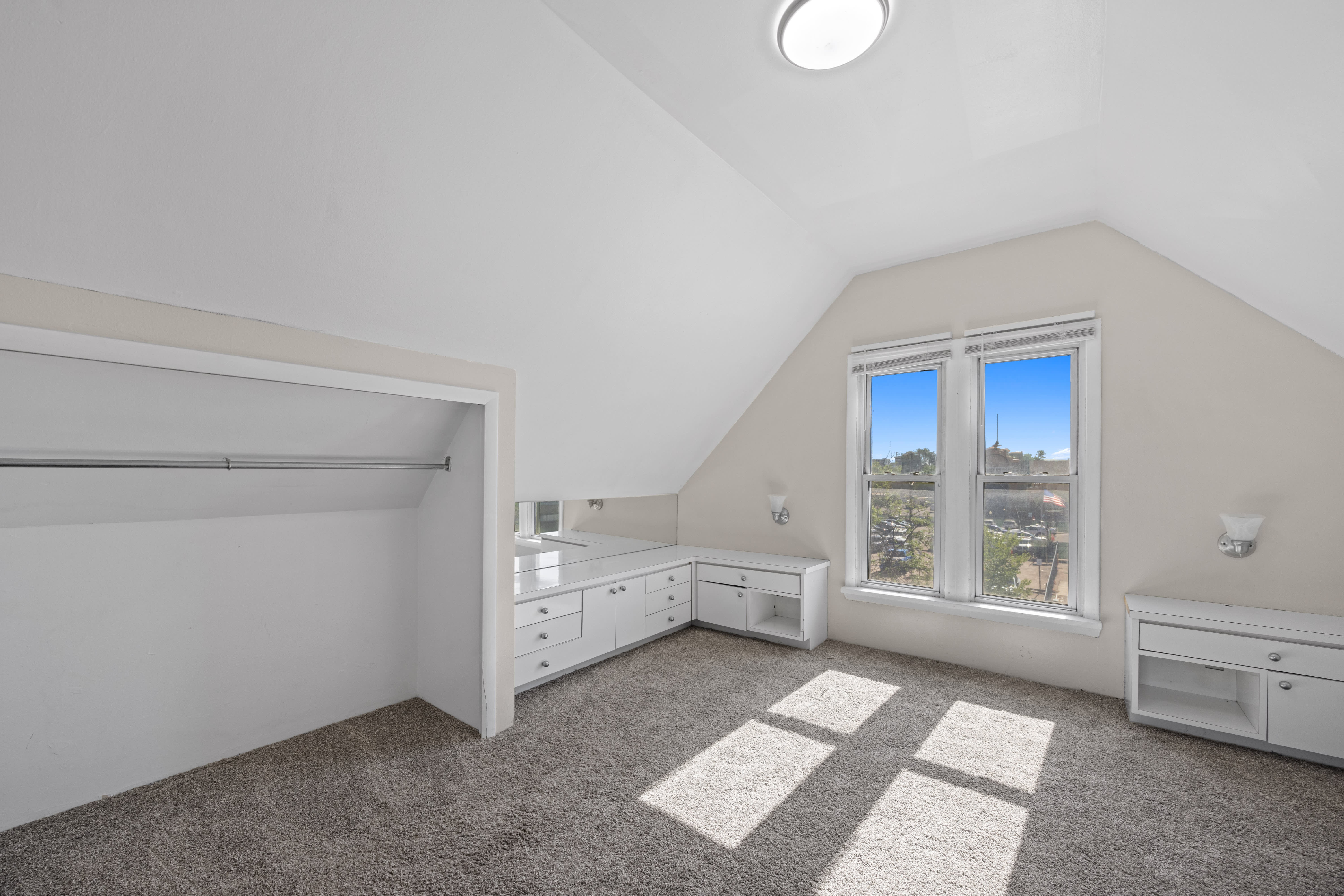 Thomas Logan Apartments – photo 3