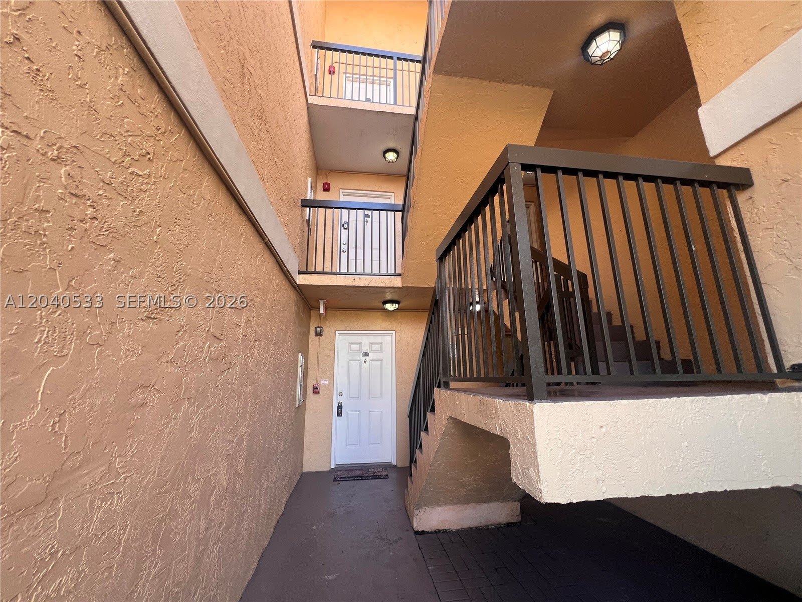 5661 Riverside Dr – photo 2