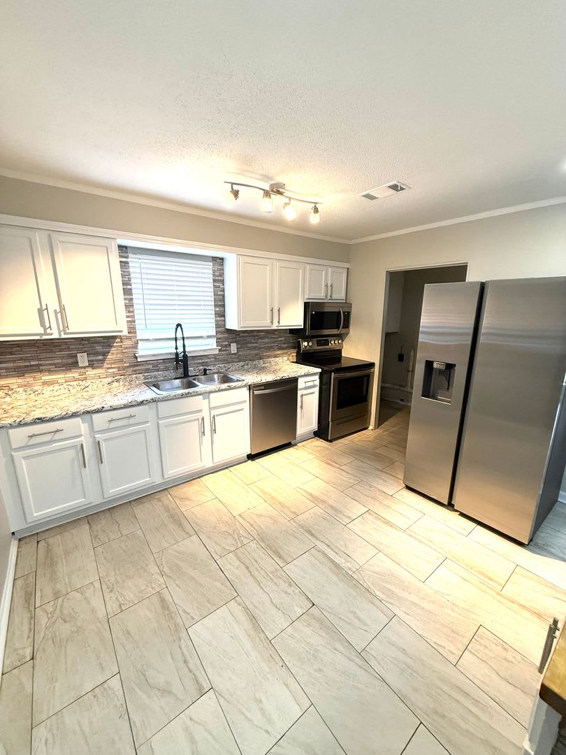 ** 4 Bed 2 Bath located in Montgomery East ** to schedule a self tour – photo 4
