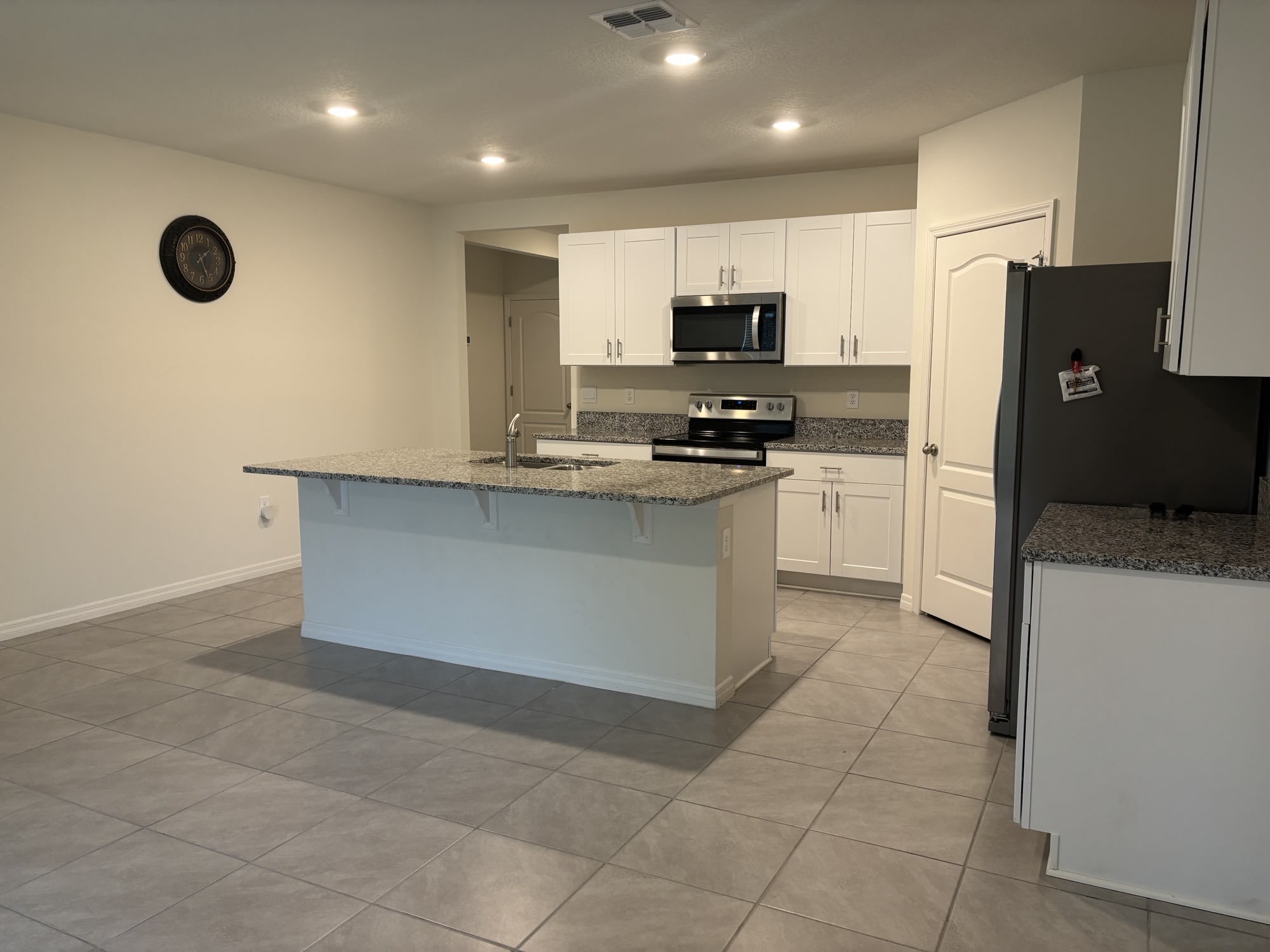 526 Anne St – photo 4