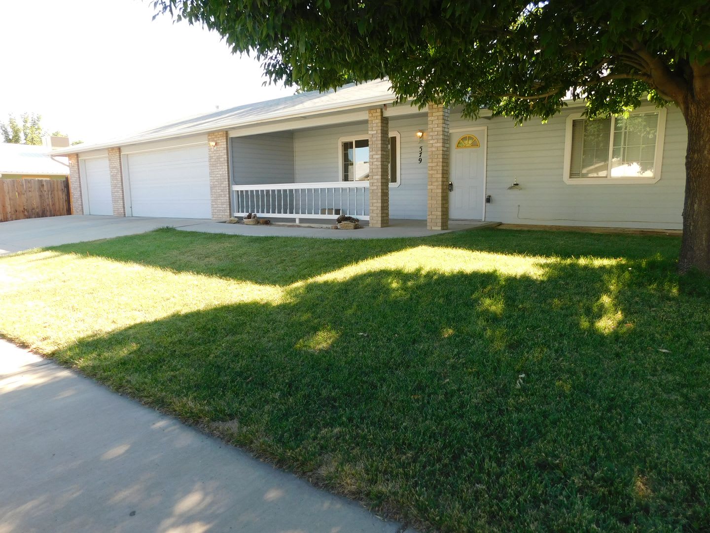 Spacious Home in Established Neighborhood – photo 2