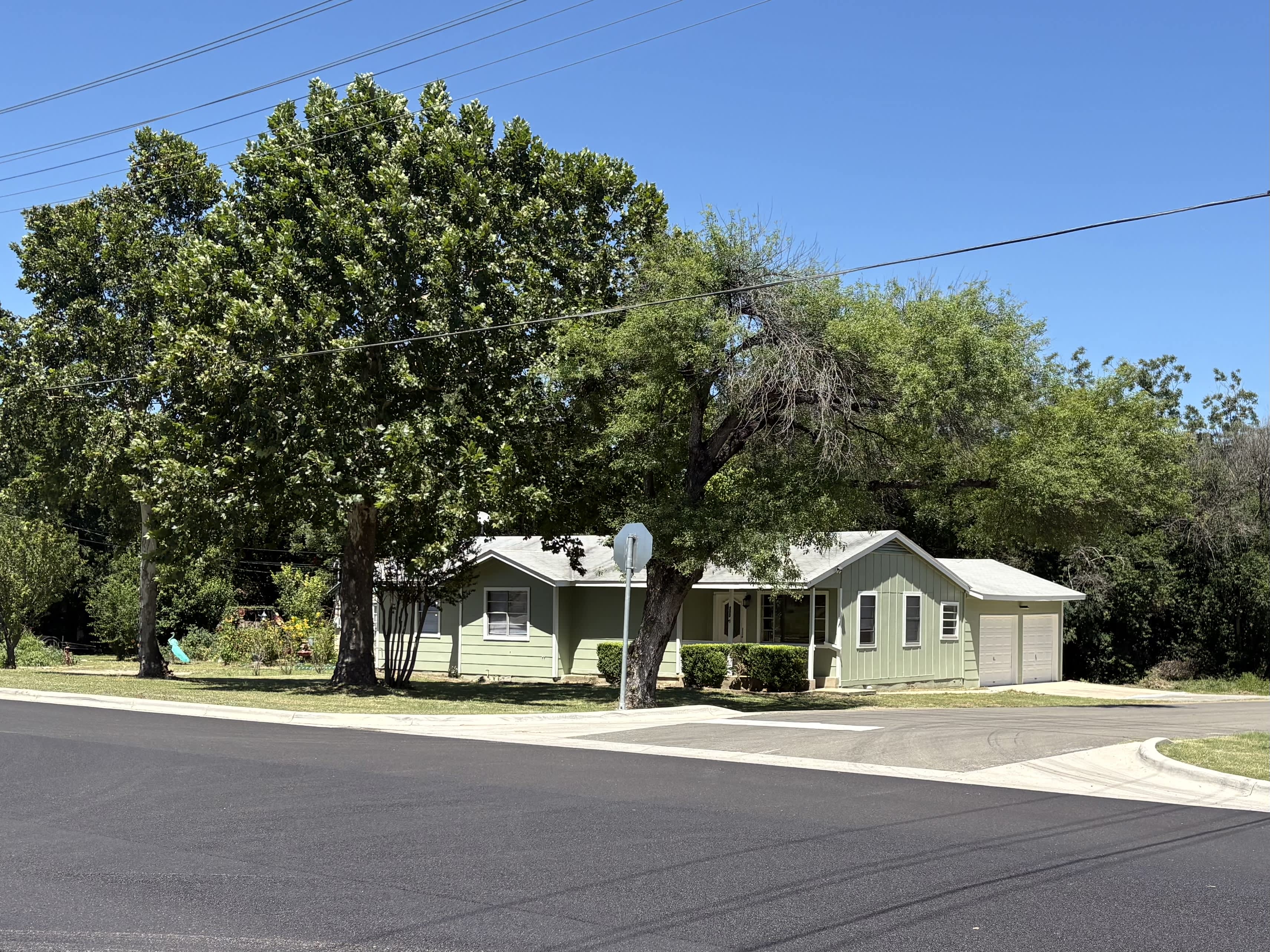 300 North Burleson Street – photo 2