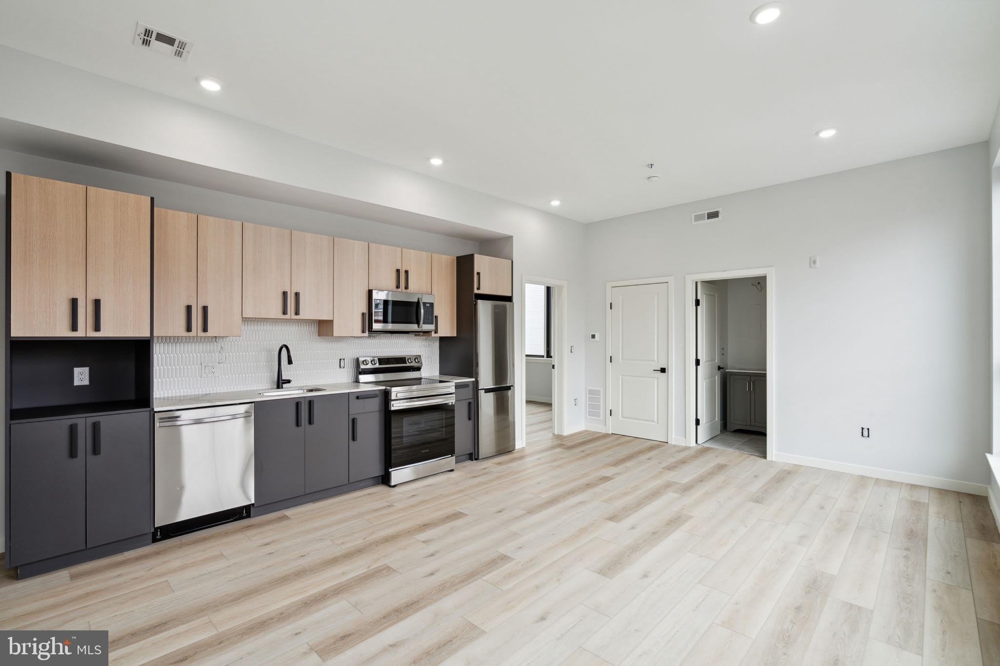 1112-16 E BERKS Street – photo 3