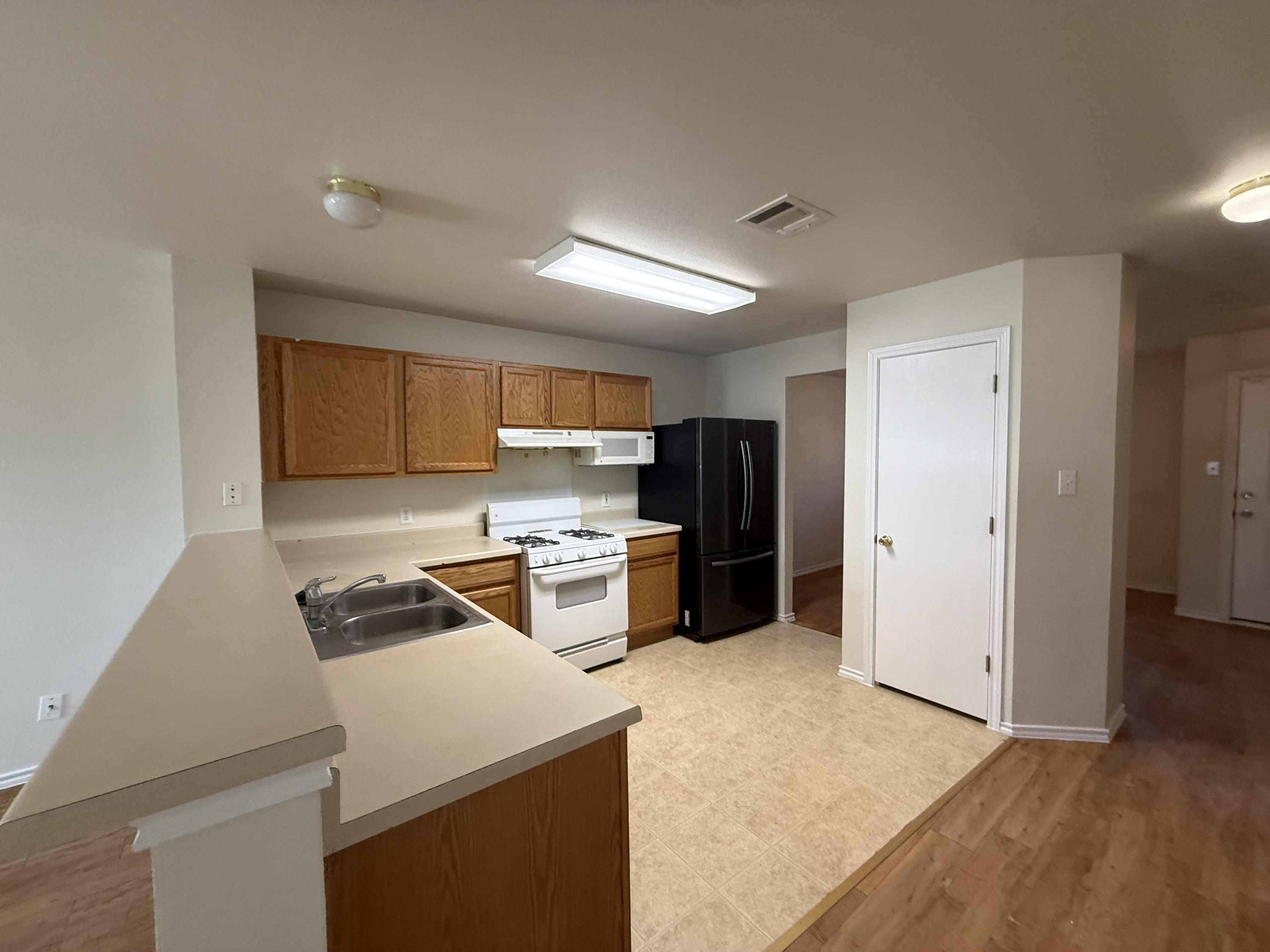 241 Carriage wy – photo 3