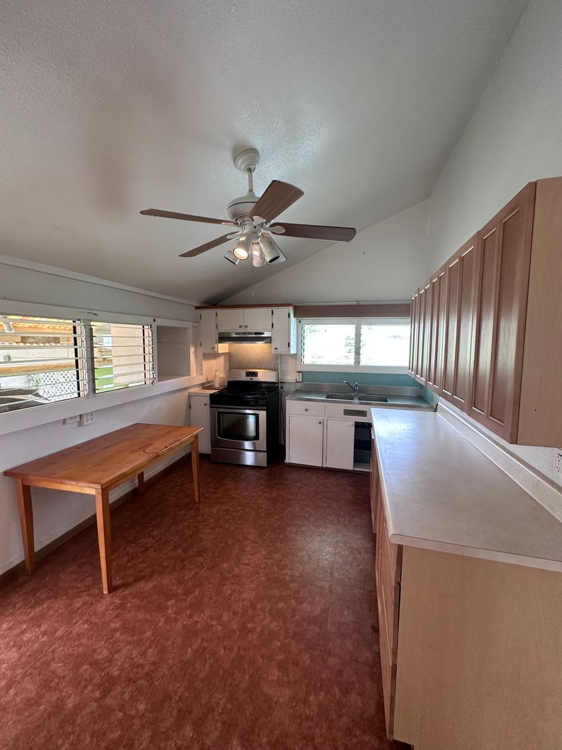 CLOSE TO TOWN WITH OCEAN VIEWS! – photo 4