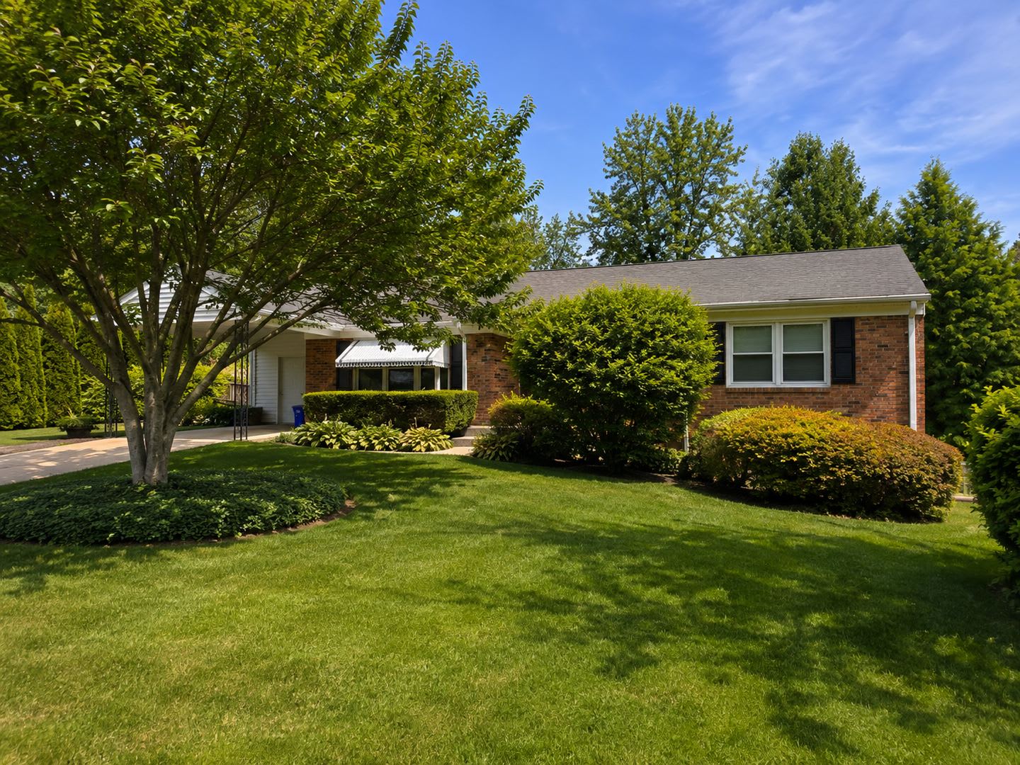 Spacious 4 Bedroom, 3 Bathroom Home with Freshly Updated Kitchen in Close in Bethesda!! – photo 1