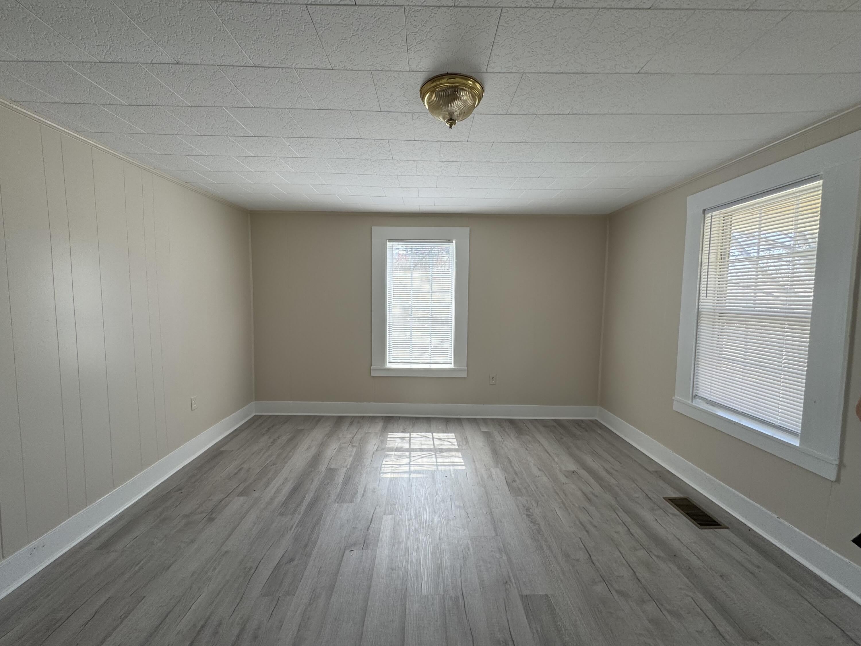 118 N Fowler Avenue – photo 2