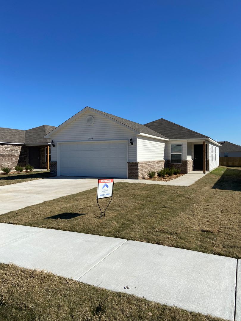 Now Pre-Leasing! Modern 3-Bedroom, 2-Bath Home in Faulkner Crossing – photo 3