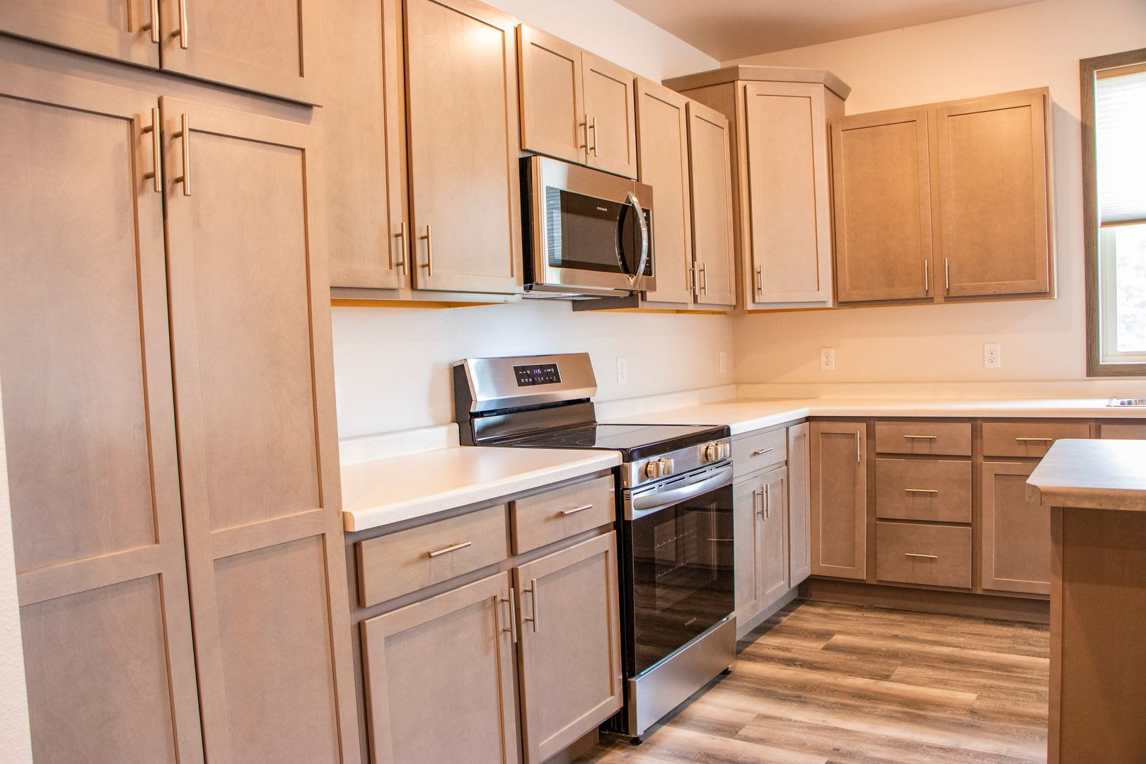 Top Floor Corner 1bed- Available NOW! – photo 4