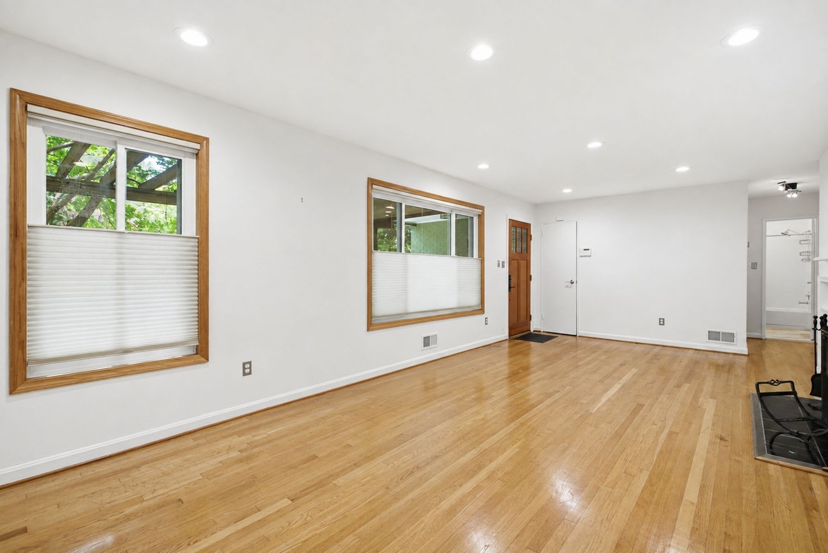 3 Bed 3 Bath – photo 3