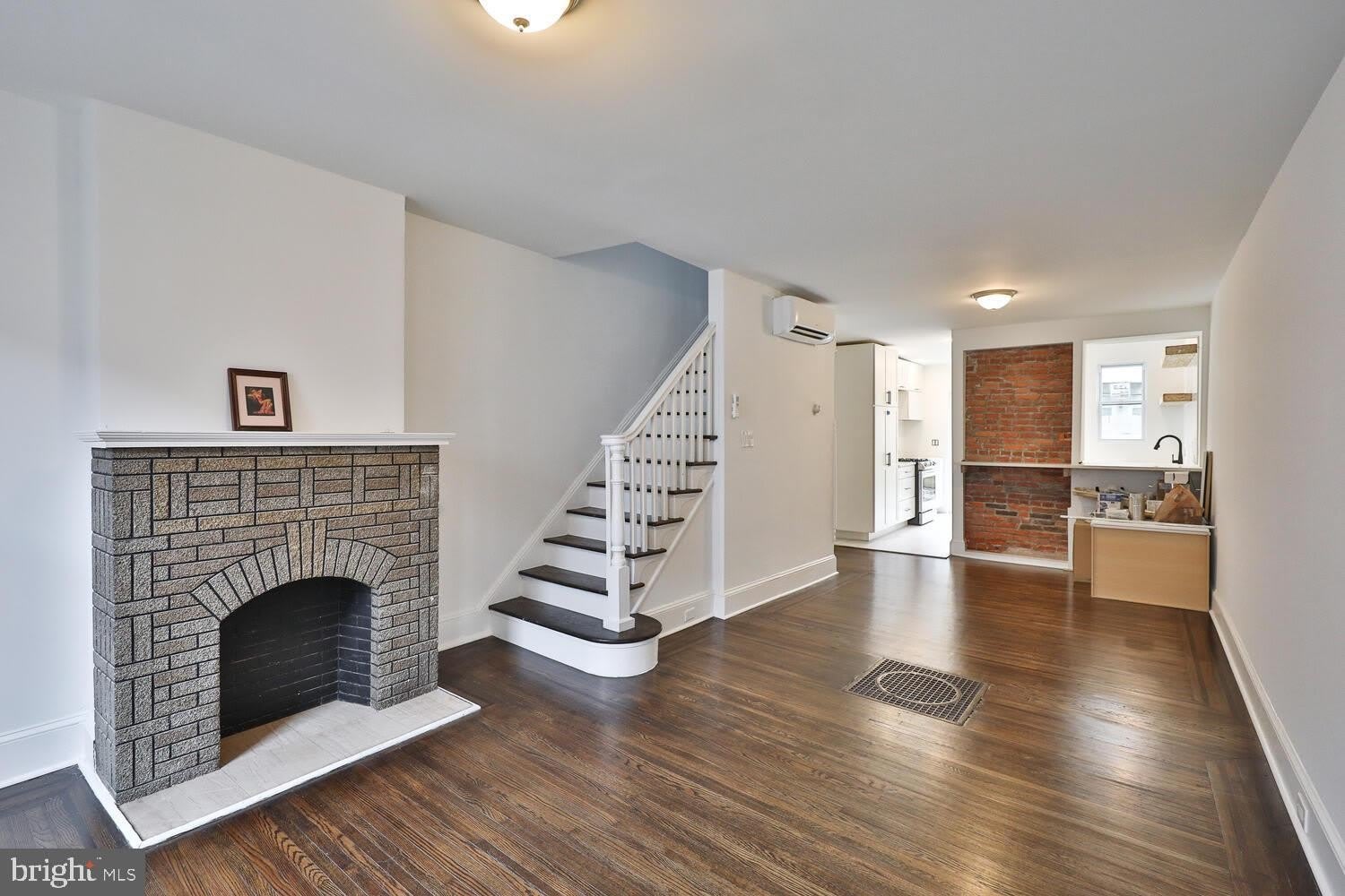 1308 E OXFORD Street – photo 5