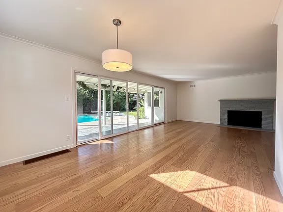 1111 Hobart St – photo 3