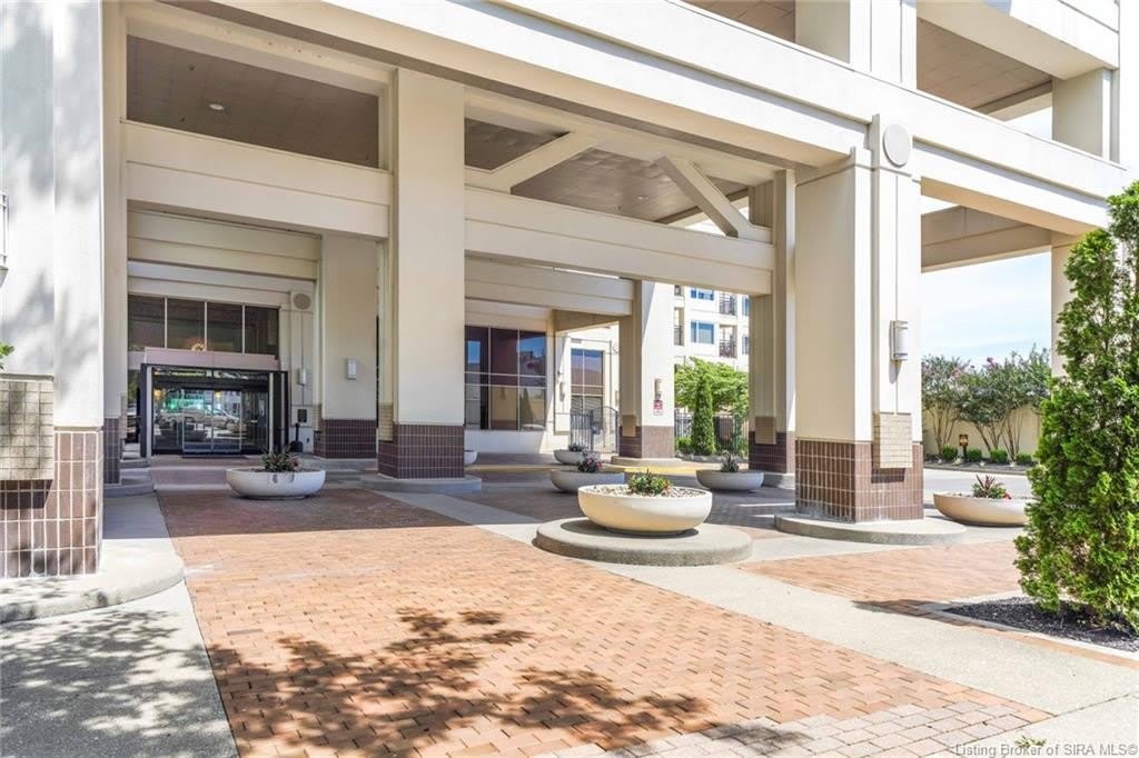 1 Riverpointe Plaza – photo 3