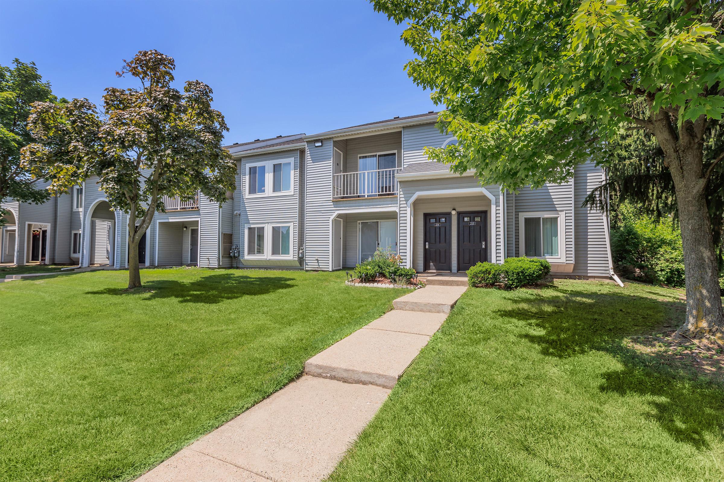 Oaks at Hampton Apartments – photo 2