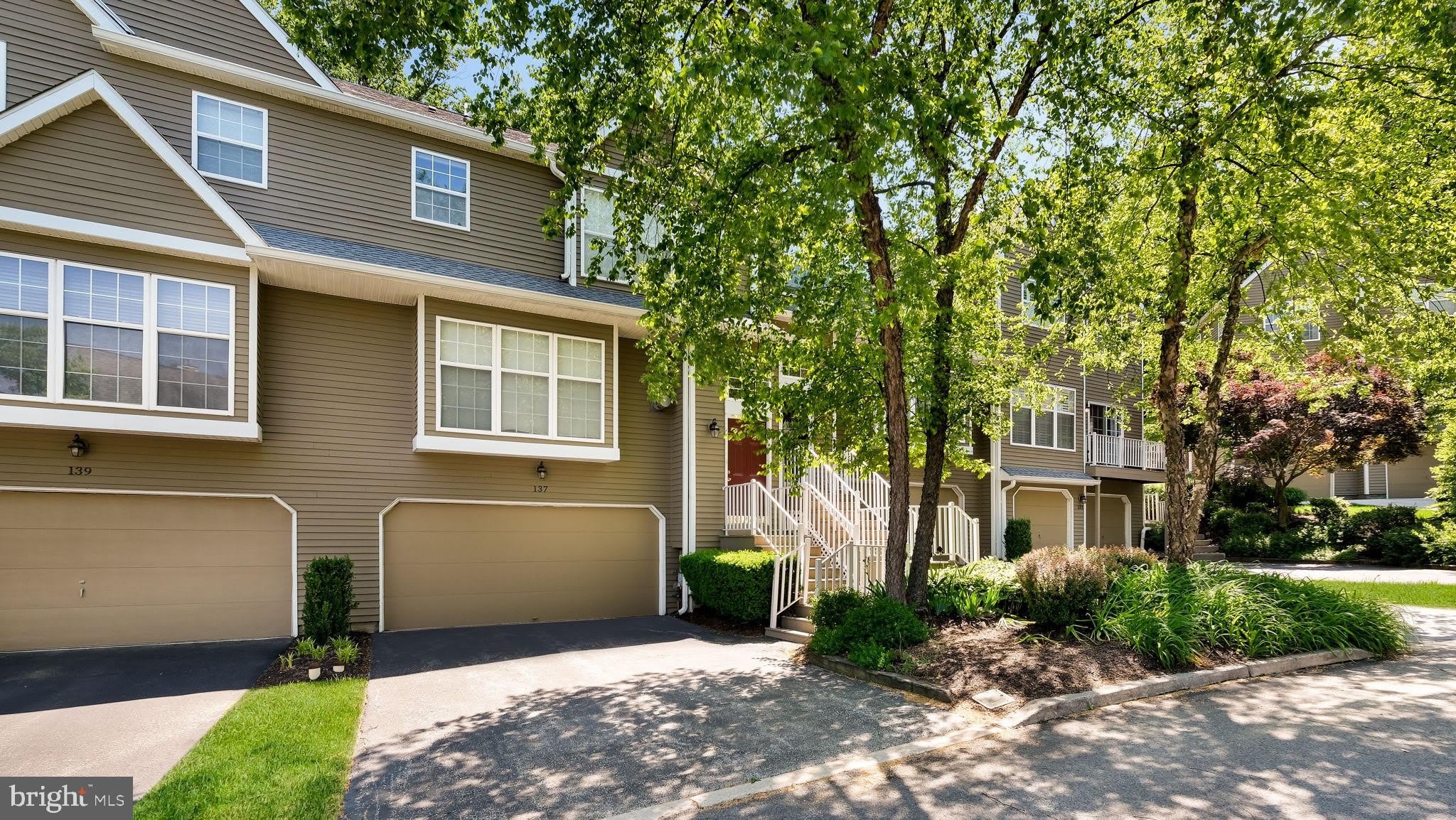 137 Weybridge Drive – photo 1