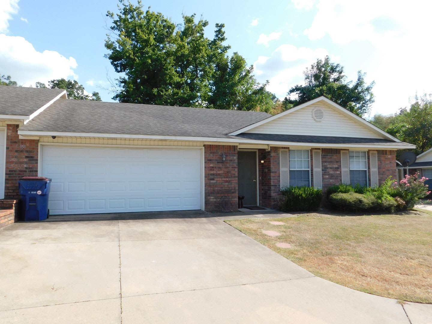 Spacious 2 bedroom, 2 bath duplex – photo 2