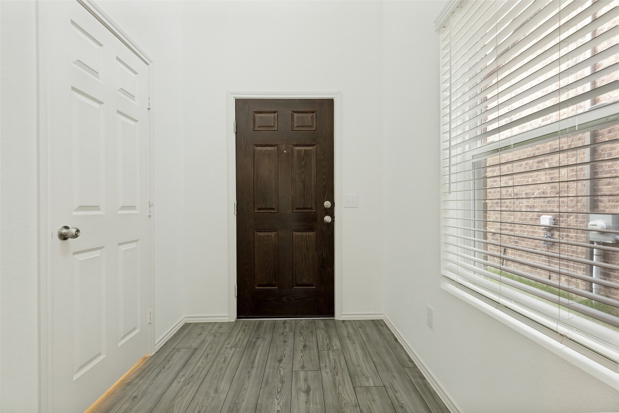 498 Lake Erie Drive – photo 2