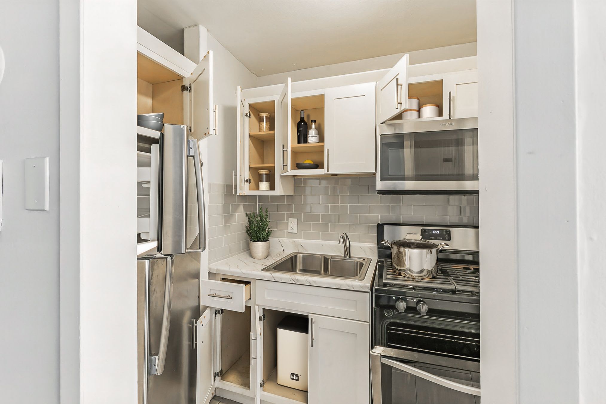 Bayview Apartments – photo 4