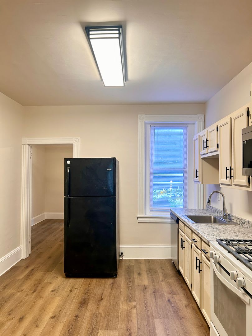 230 1/2 W Walnut St – photo 5