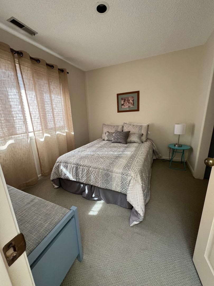 Furnished 2 BR 1 1/2 BA Townhouse Unit near Sky Lakes/Oregon Tech – photo 5