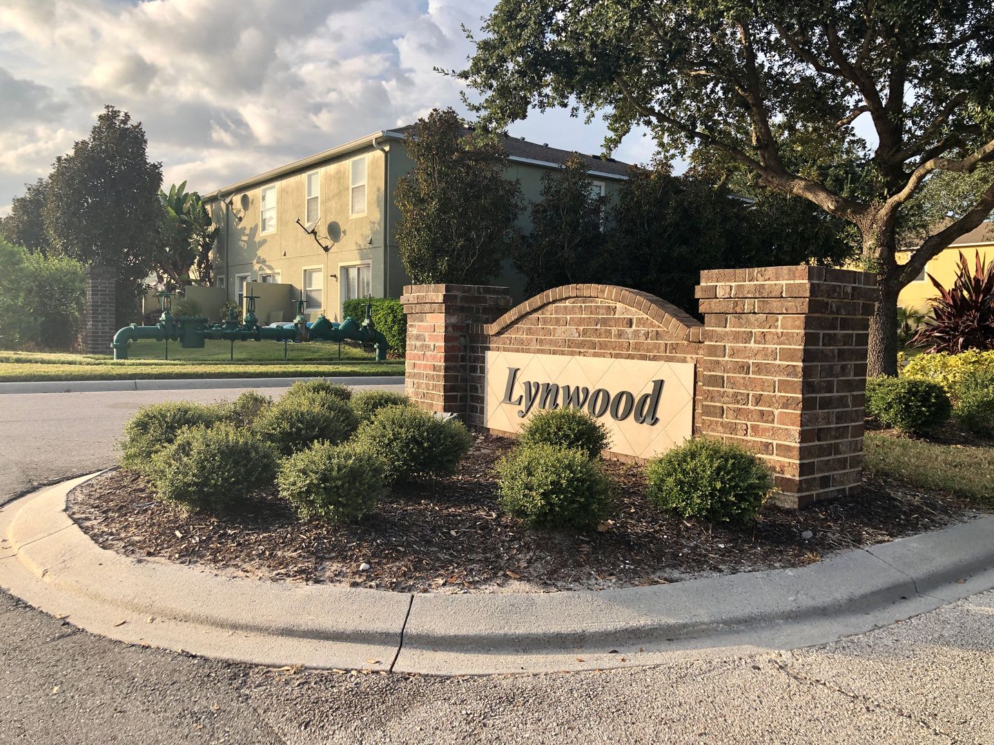 Water Views 3 Bedroom 2 5 Bath Move In Now Water Trash Sewer Lawn Care Included 2 Story Townhome With 1 Car Attached Garage 13492 Applerose Lane 22 Lynwood At Southmeadow – photo 4