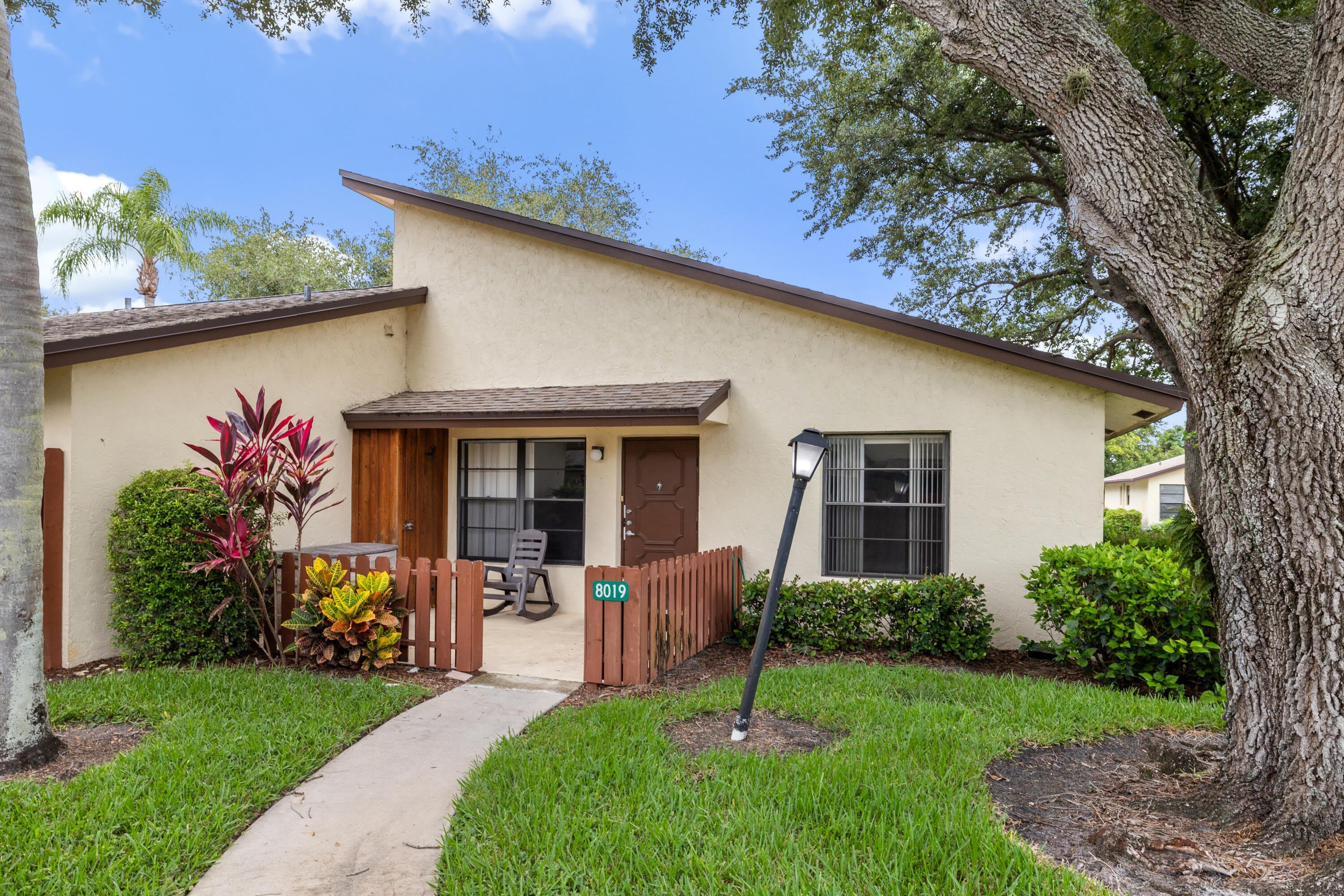 8019 SE Villa Circle – photo 1