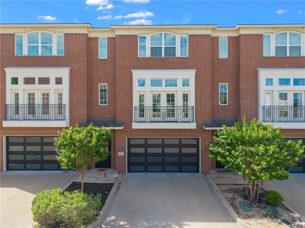210 Tarrow Street – photo 1