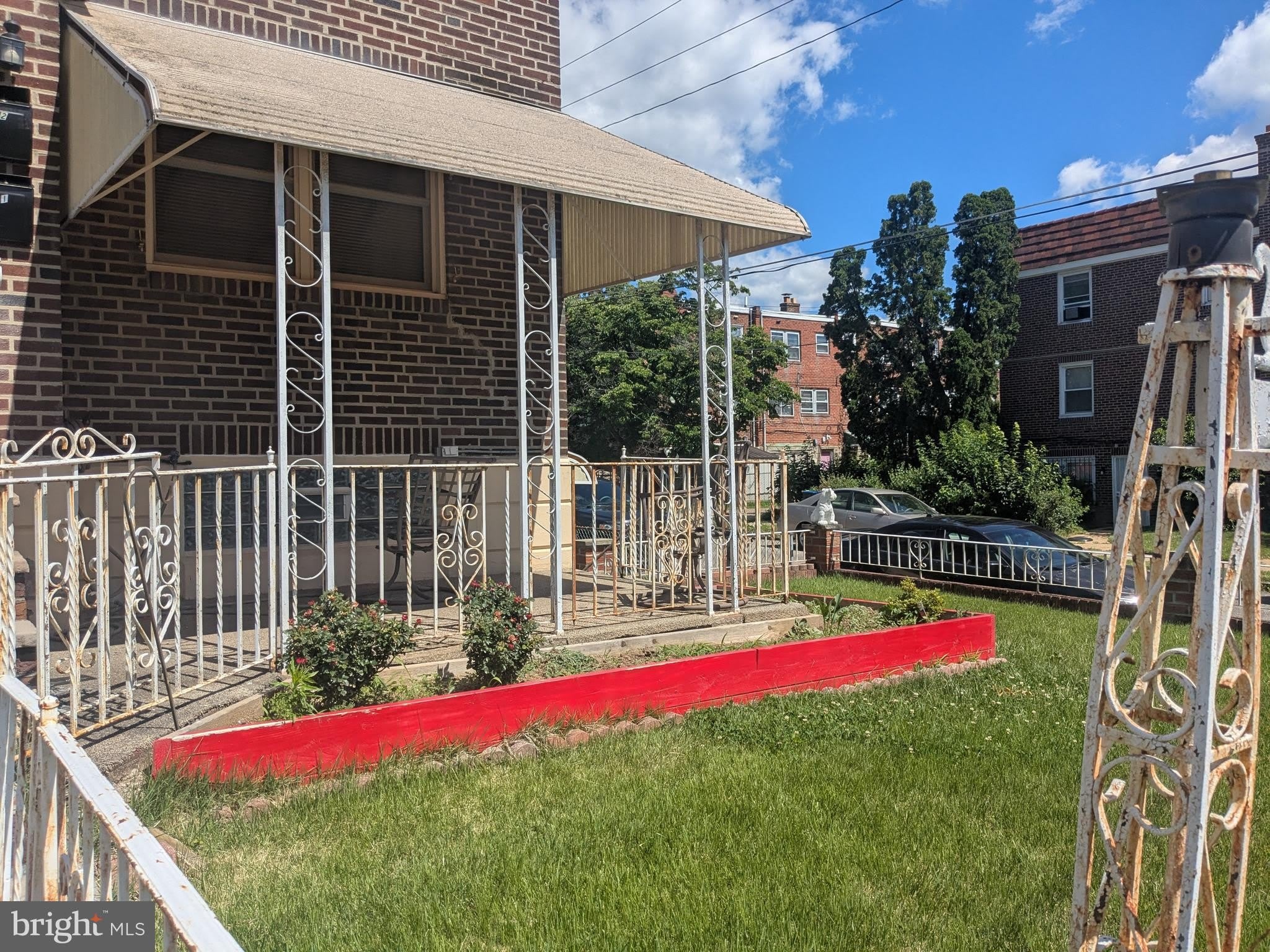 1327 E WEAVER Street – photo 1
