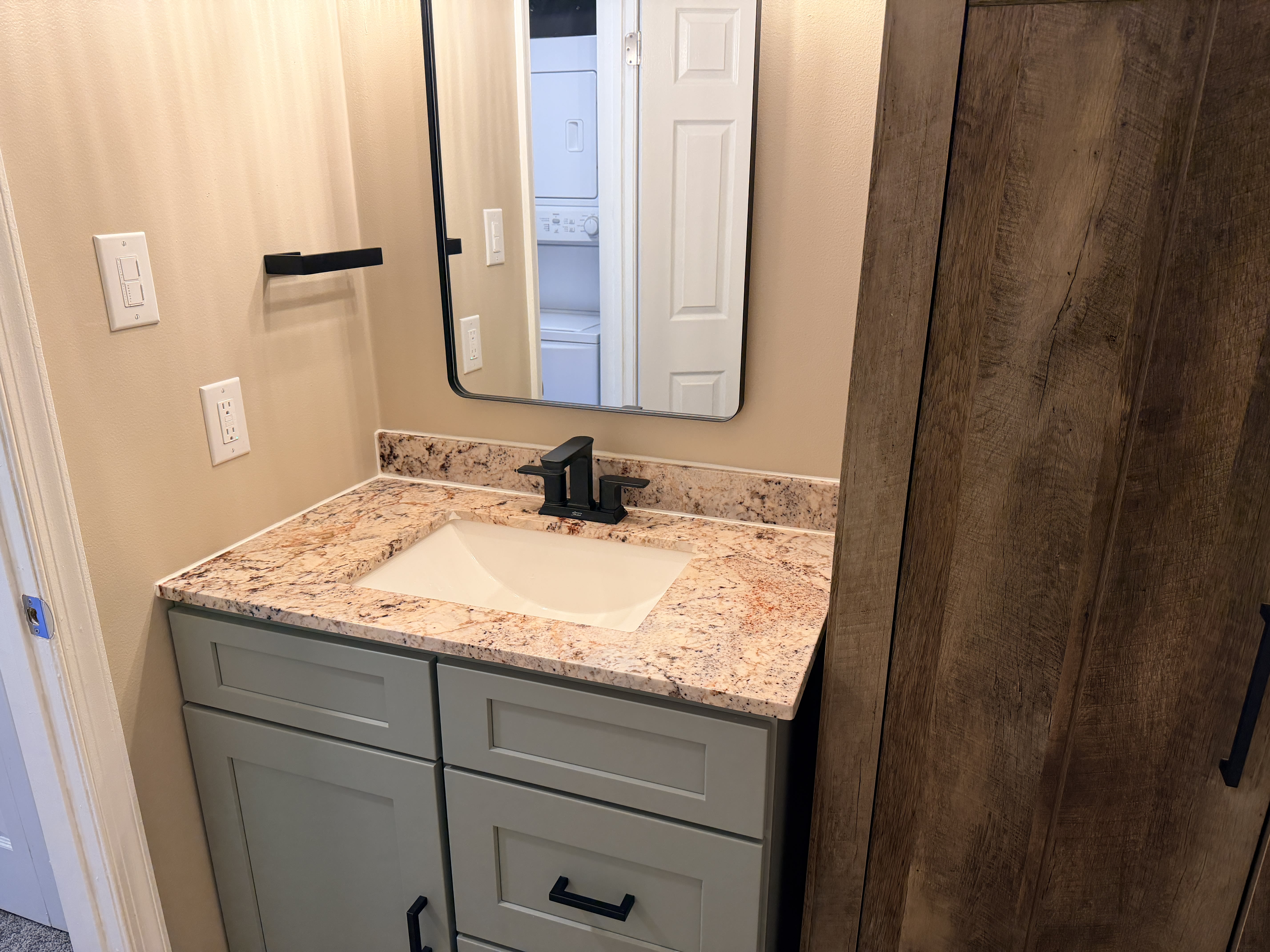 2408 Beacon Hill Dr – photo 3