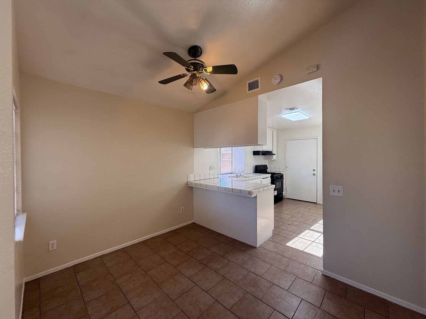 Lancaster 3 bedroom – photo 4
