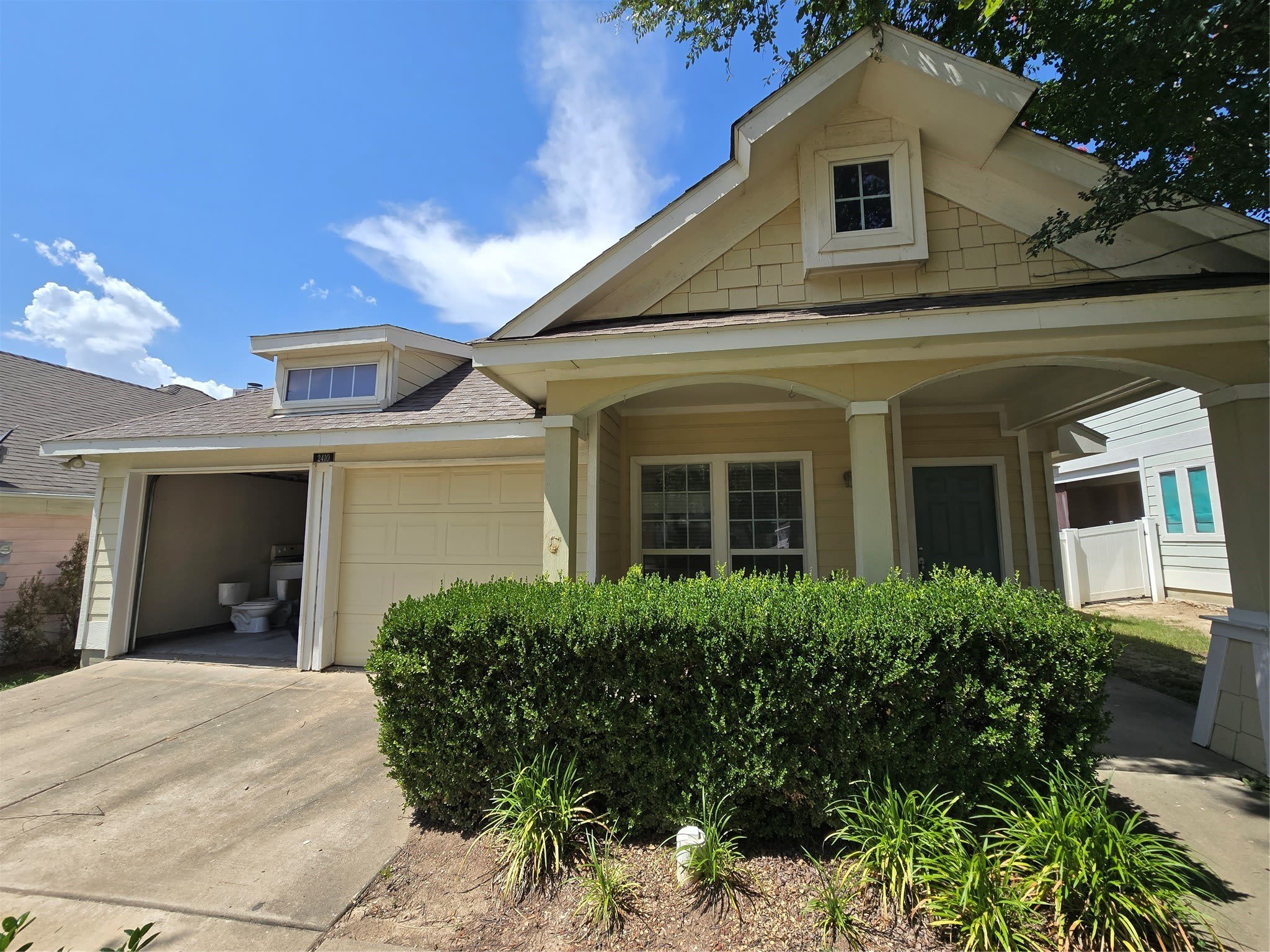 2410 Parkview Drive – photo 1