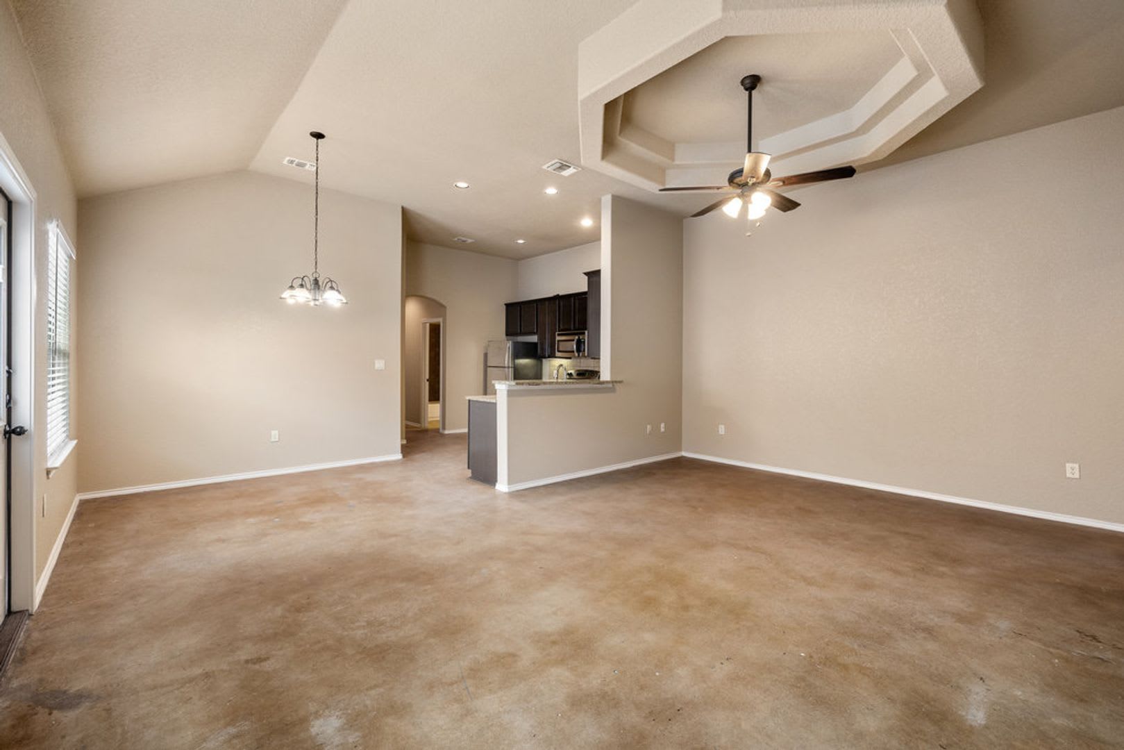 AVAILABLE NOW! NICE 3 BEDROOM DUPLEX IN NEW BRAUNFELS, TEXAS! – photo 1