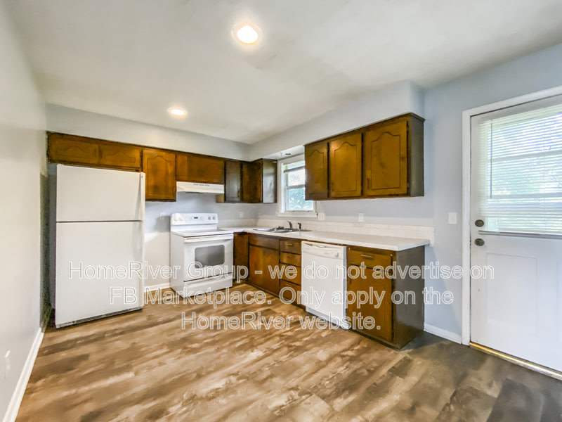 4344 Parallel Pkwy – photo 5