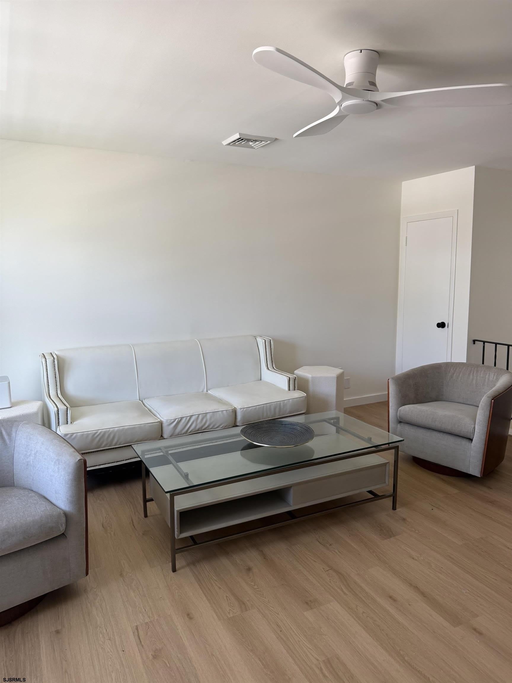 210 N Surrey Ave – photo 4