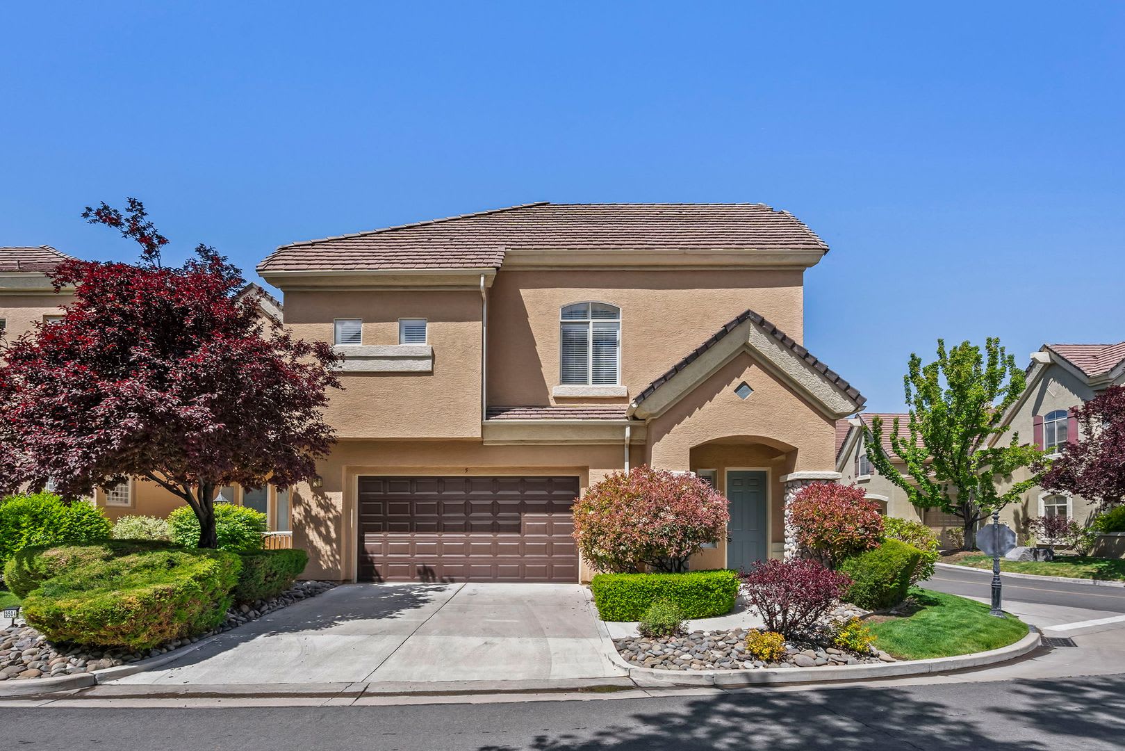Beautiful Fleur de Lis townhome, Gated Community! – photo 2